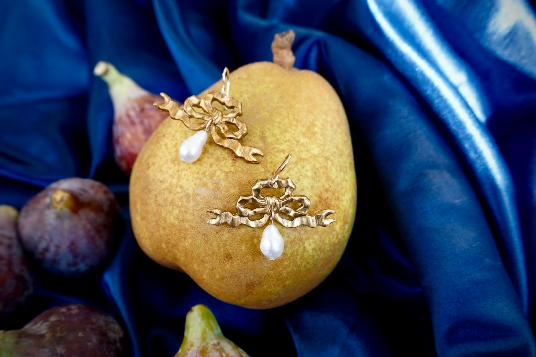 CHERUB BOW EARRINGS
