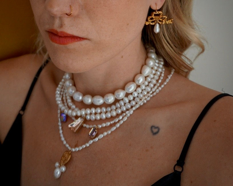 CHERUB BOW EARRINGS