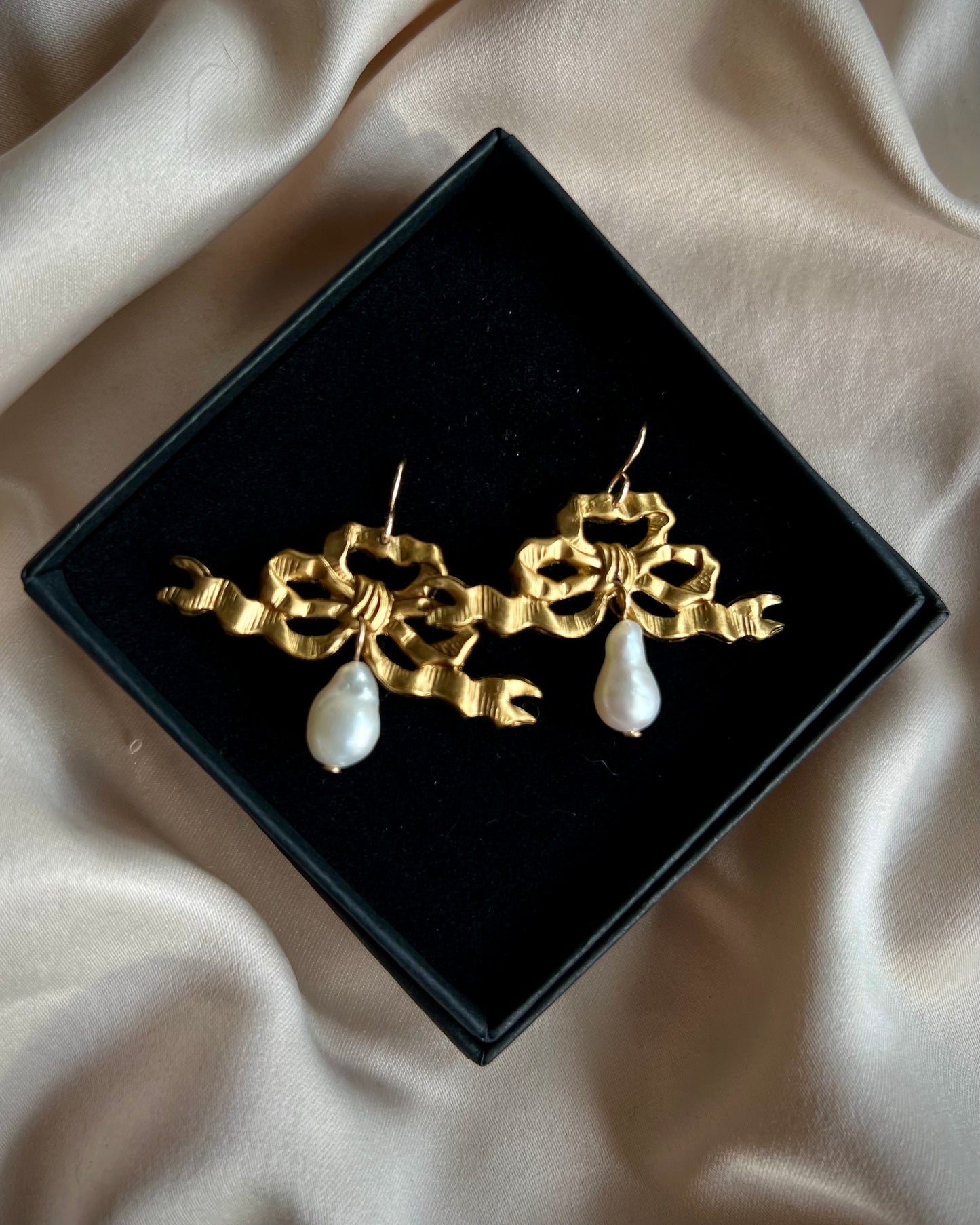 CHERUB BOW EARRINGS