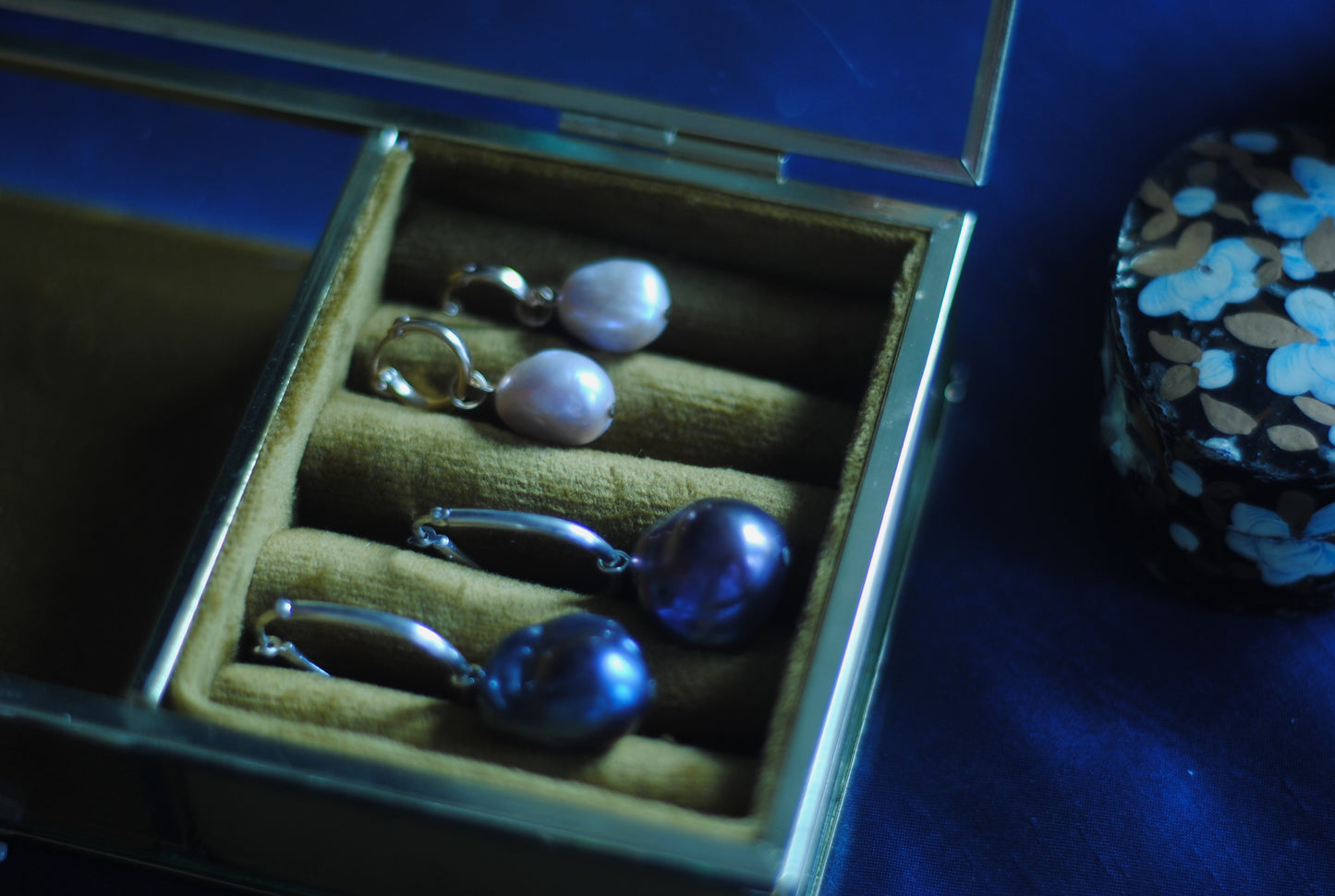 PLUM DROP CHARMS (without hoops)