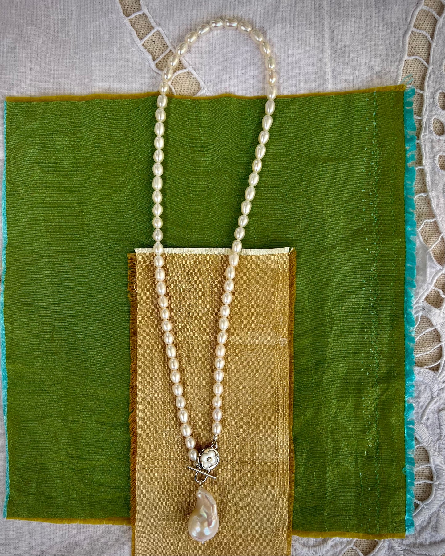 MAGNOLIA NECKLACE