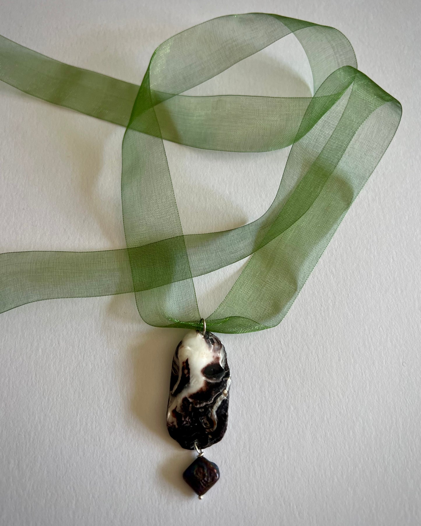 SHELL RIBBON PENDANT