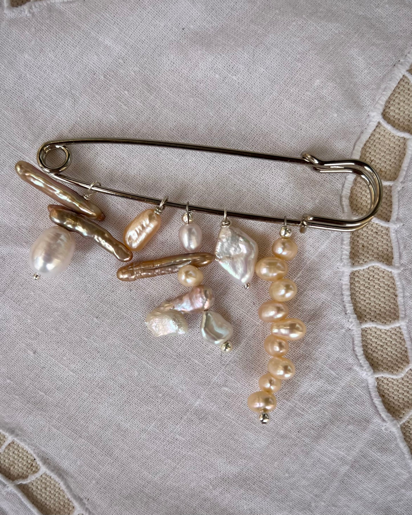 BROOCH PINS