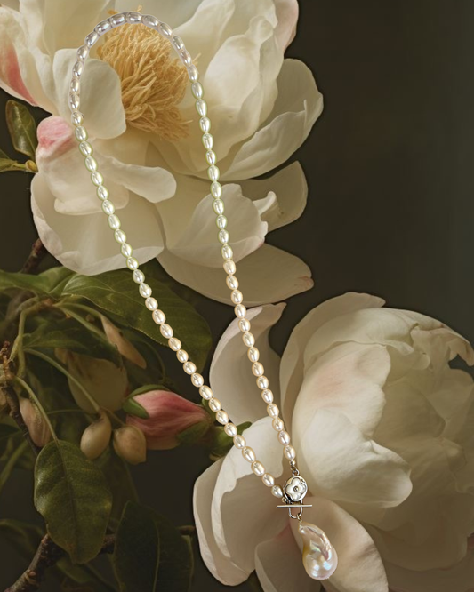 MAGNOLIA NECKLACE
