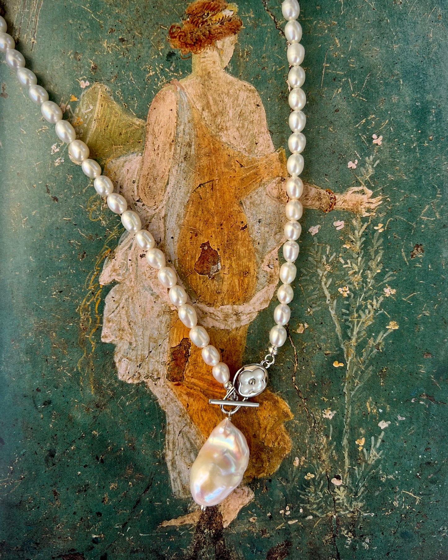MAGNOLIA NECKLACE