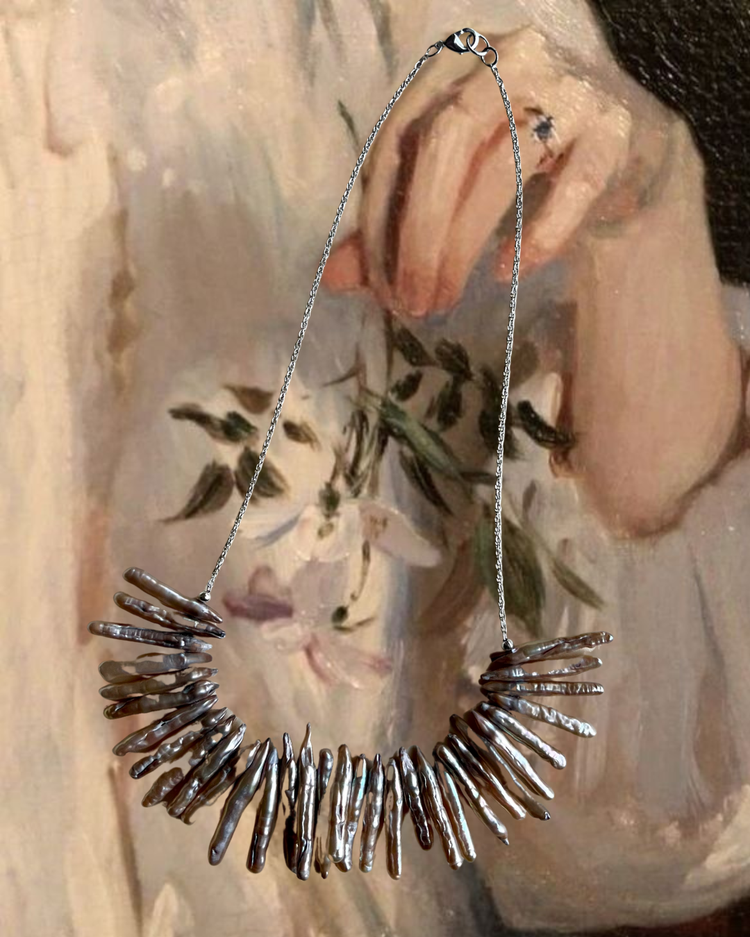 RUFFLED FEATHERS NECKLACE