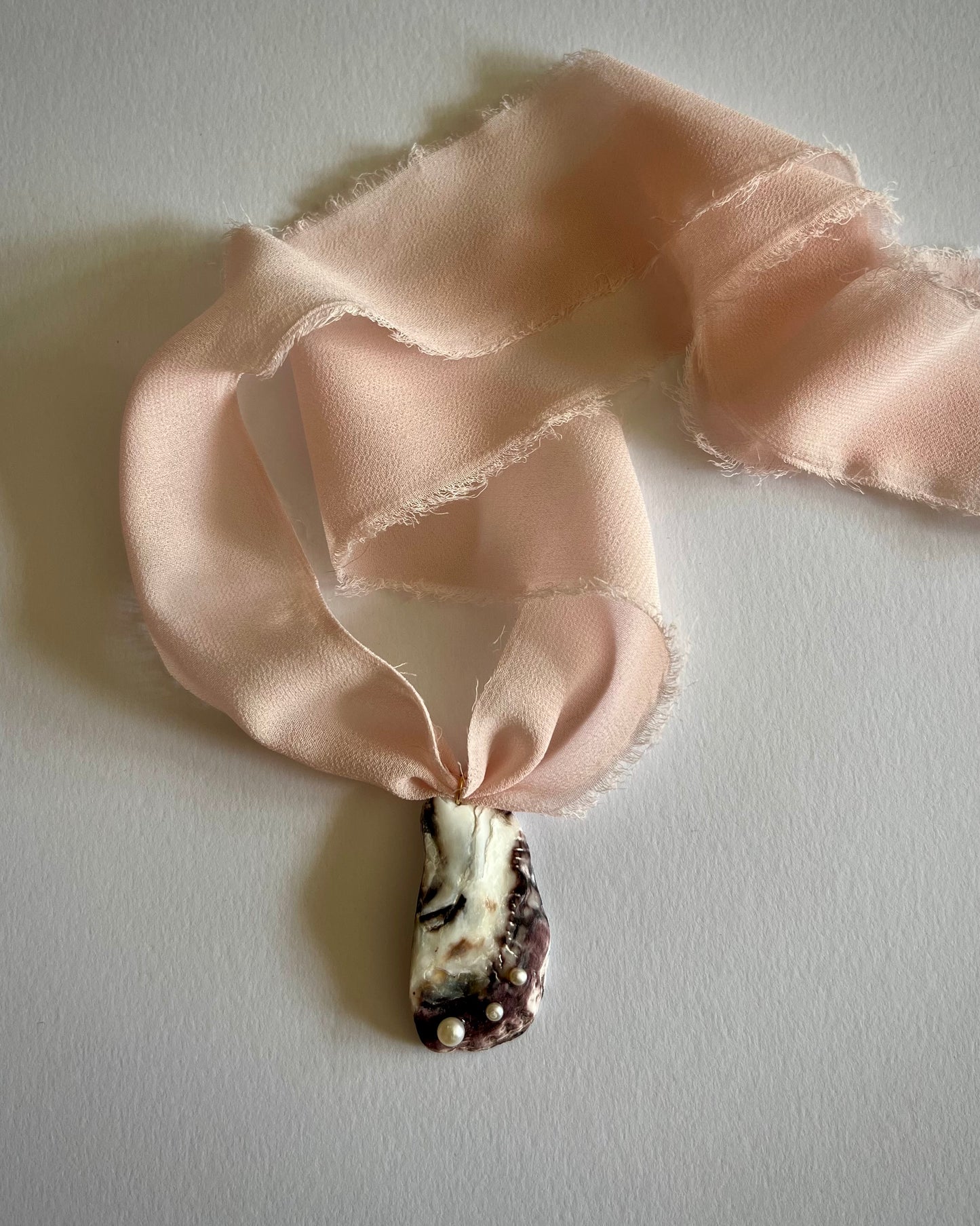 SHELL RIBBON PENDANT